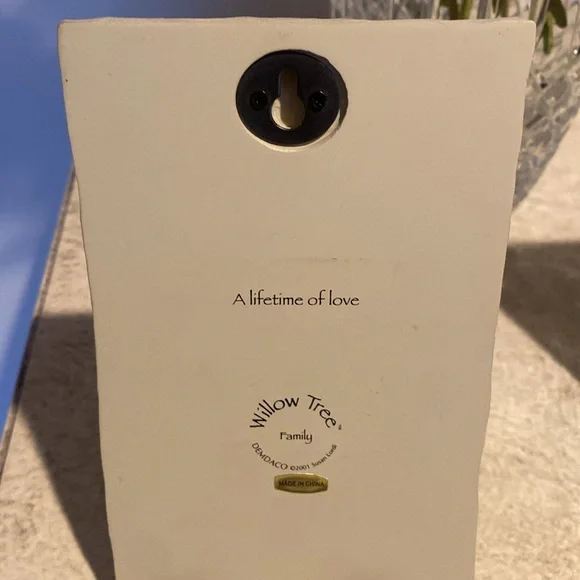 Willow Tree Family Susan Lorde Plaque with Stand - Picture 3 of 4